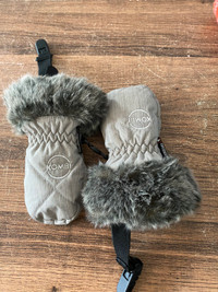 Kombi fur trimmed infant mitts