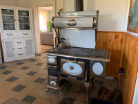 Antique cook stove, Bélanger, firebox isn't good, this is a grea