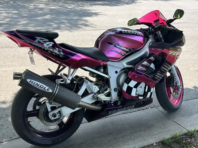 2000 Yamaha YZF R6 in Sport Bikes in Napanee - Image 4