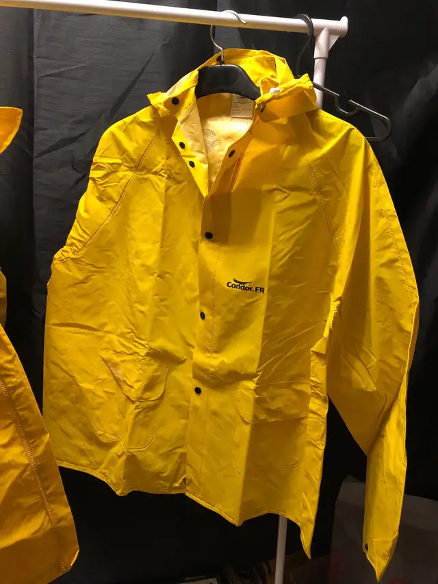 Raincoats and Hip Waders in Fishing, Camping & Outdoors in Edmonton - Image 5