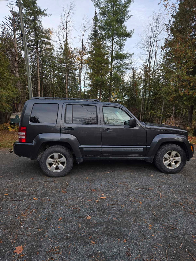 2010 Jeep Liberty in Cars & Trucks in Trenton - Image 2