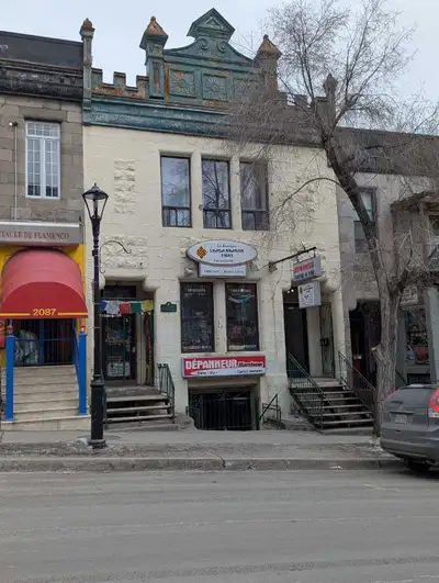 1200s.f commercial space for rent in heart of rue Saint Denis Street Quartier latin . With or withou...