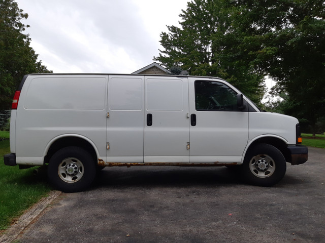 Chevy 2500 Express Cargo Van in Cars & Trucks in London - Image 4