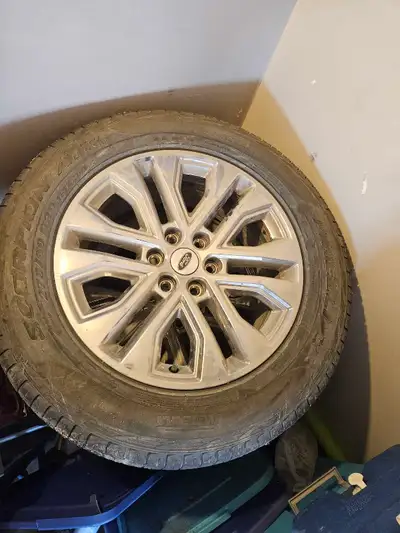This is a used Pirelli Scorpion ATR tire, sized 275/60R20, with a tread depth of 9/32". It's in grea...