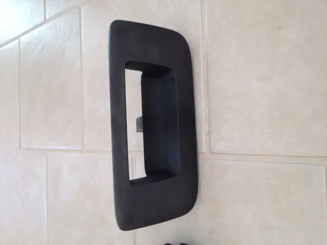 Brand new tailgate handle assembly - Chevrolet in Auto Body Parts in Ottawa - Image 4