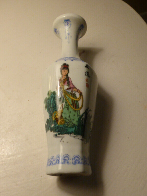 Postiche chinoise/pot à fleurs dans Art et objets de collection  à Longueuil/Rive Sud - Image 2