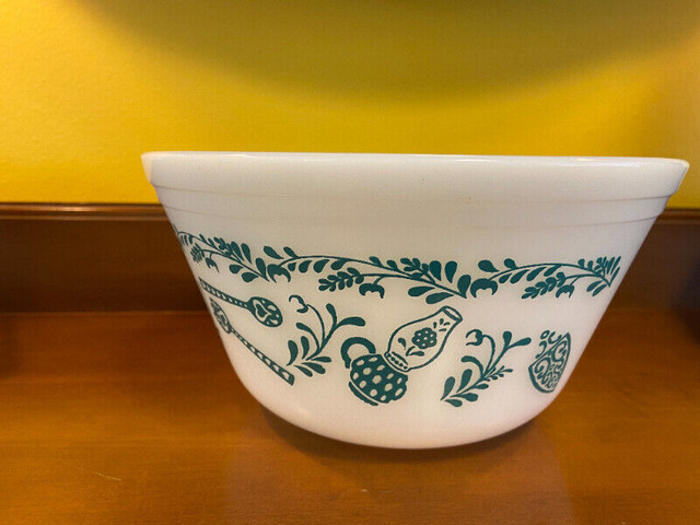 Vintage Federal Glass Heat Proof Mixing Bowl Turquoise Kitchen in Arts & Collectibles in Oshawa / Durham Region - Image 3