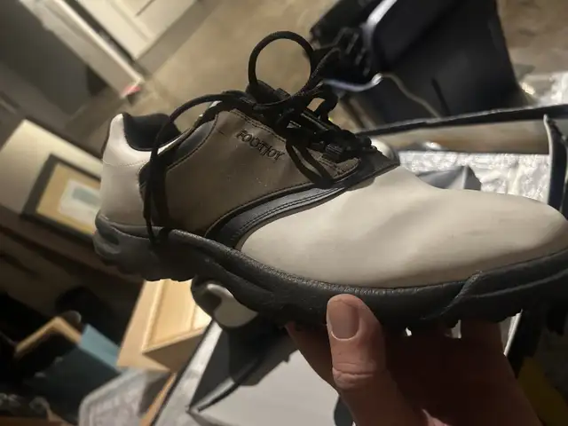 men’s 13 Footjoy Golf Cleats in Golf in Ottawa - Image 6