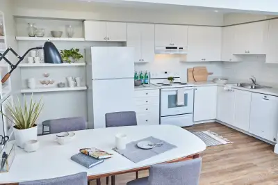 Lower unit- 2 Bedroom 1 Bathroom Near Trent University