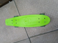 Skateboard - Like New Condition 