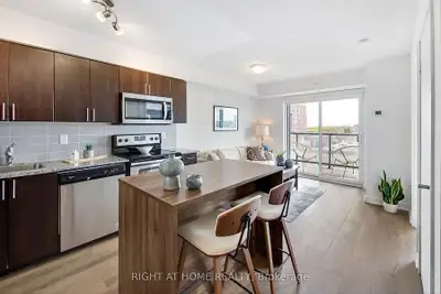FUSE CONDOS 1+1 DEN WITH DOOR 2 FULL BATHS
