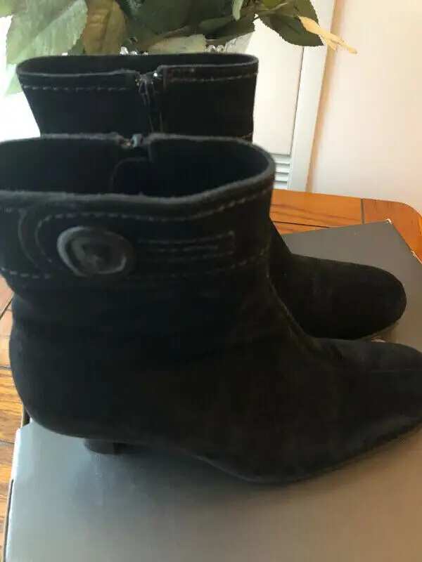 La Canadienne BLACK Suede Leather Ankle Boots - Made in Canada in Women's - Shoes in City of Toronto - Image 8