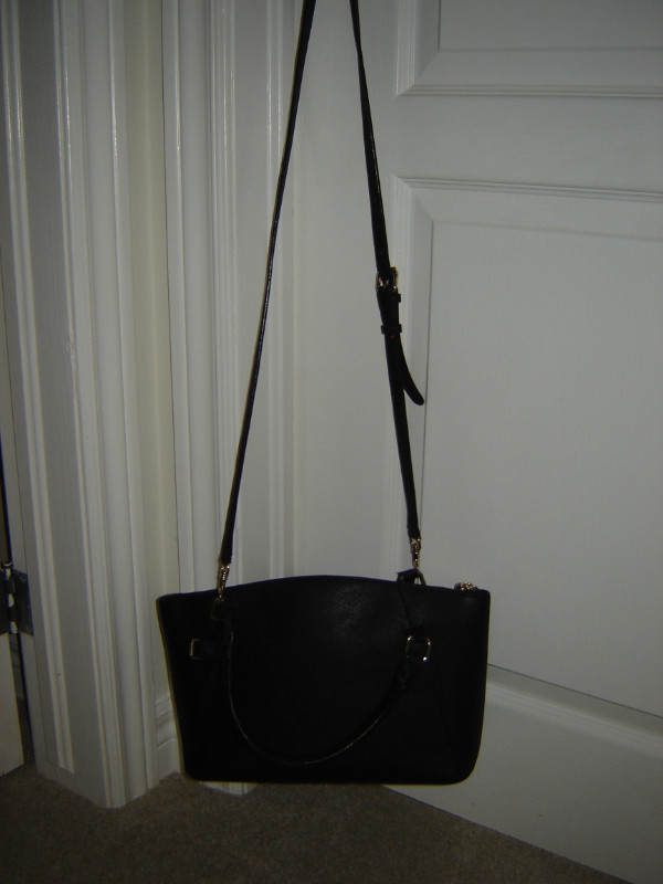 Black Purse With Shoulder Strap in Women's - Bags & Wallets in St. Catharines