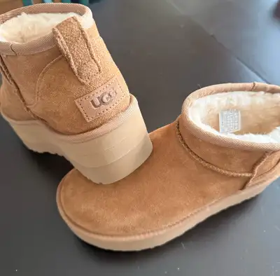 I have a pair of Ugg classic ultra mini platform boots. In chestnut colour. Size 8 women’s. Great co...