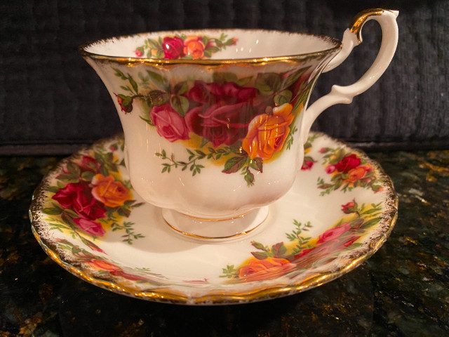 Royal Albert Old Country Roses Bone China Cup and Saucer in Arts & Collectibles in City of Toronto - Image 2