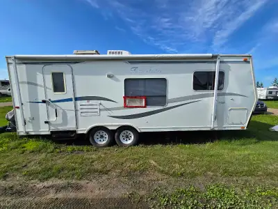 2004 Travellaire TT251 28' overall length 1 slide out New water pump New toilet foot flush Upgraded...