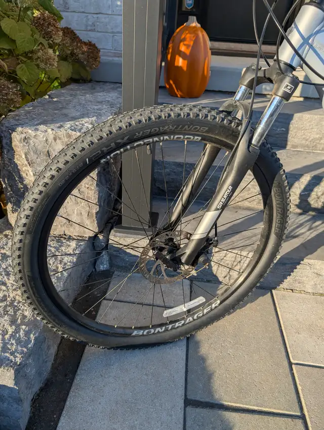 TREK Marlin 4 mountain bike in Mountain in Kitchener / Waterloo - Image 3