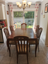 Wooden Extendable Dinning Table with 6 Chairs