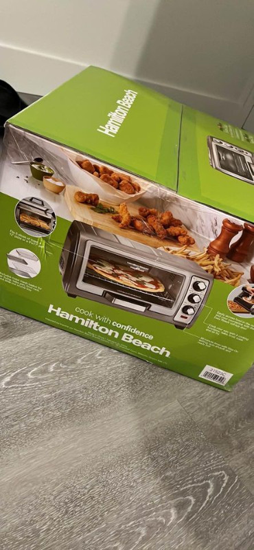 Hamilton Beach 31523C Sure-Crisp Air Fryer Toaster Oven in Toasters & Toaster Ovens in Burnaby/New Westminster - Image 2