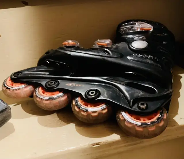 Kids size 1 Ultra Wheels Roller Blades in Skates & Blades in Calgary - Image 9