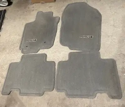 Front & Rear Gray carpet floor mats set of 4 pieces for Toyota RAV4 2006 - 2012. Lightly used, great...