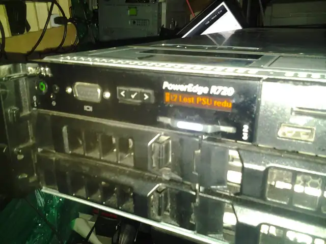 dell poweredge r720  2 cpu 32g  200+ servers 900+pc MAC laptops in Servers in City of Montréal - Image 3