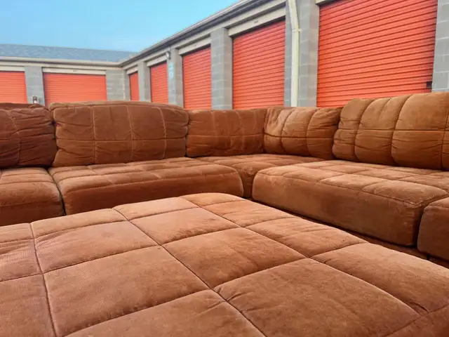 Vintage Selig Orange Modular Sectional in Couches & Futons in Kingston - Image 3
