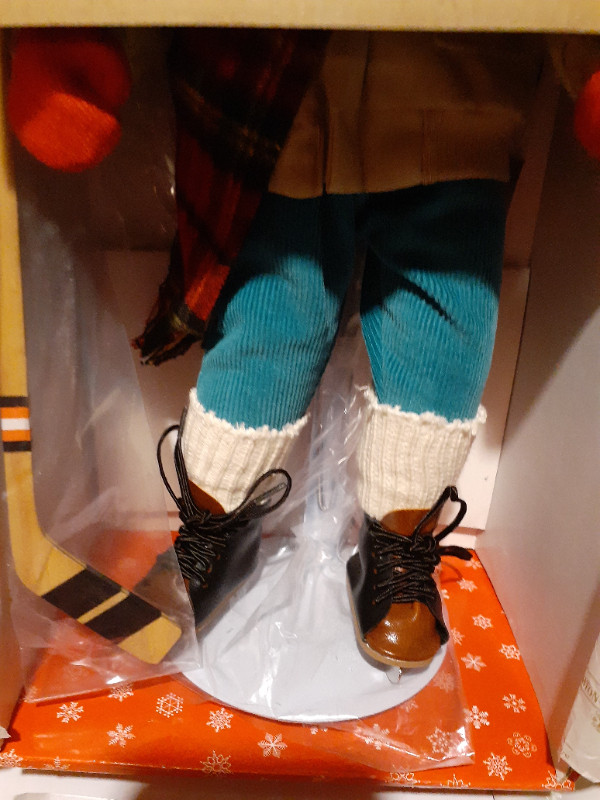 Vintage Ashton Drake Collector Porcelain Hockey Doll in Arts & Collectibles in City of Toronto - Image 4