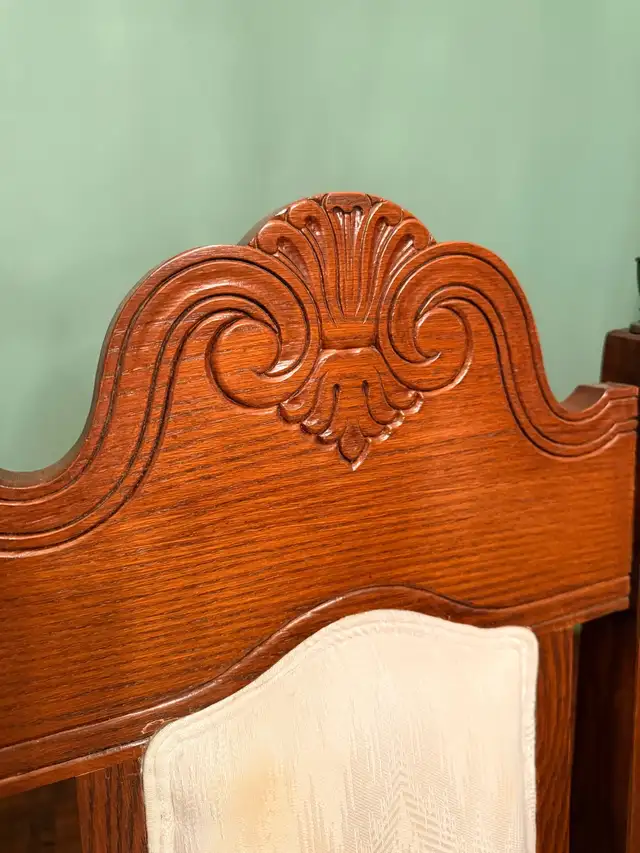 vintage dining room solid wood hand carved mint  in Dining Tables & Sets in Markham / York Region - Image 11