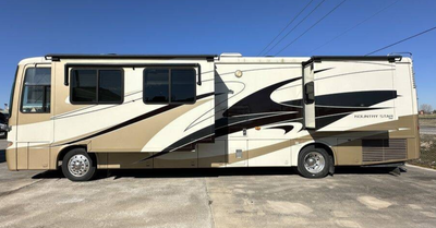 2008 Newmar Kountry Star 3912 Motohome Well maintained -39 feet long -99366 miles -3 slides -400HP C...
