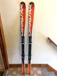 Dynastar Downhill Skis 166 cm with LOOK BindingsSkis Alpin