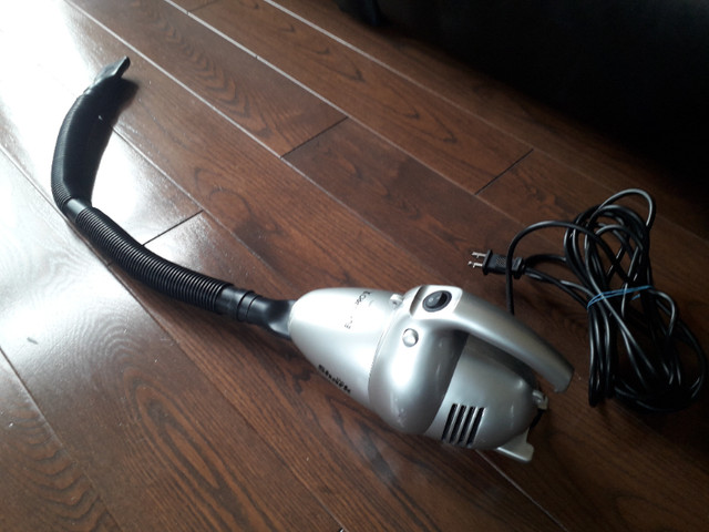 The Shark Euro Pro X 600 Watt EP033 Corded Handheld Vacuum in Vacuums in St. Catharines - Image 3