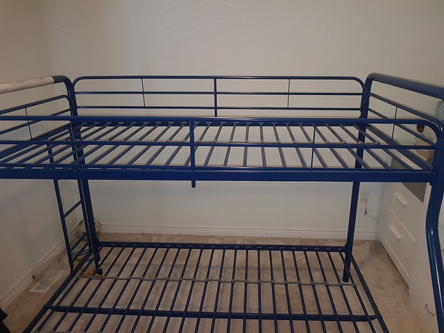 Twin Over Full Metal Bunk Bed, Blue - Pristine Condition dans Beds & Mattresses in Guelph - Image 3