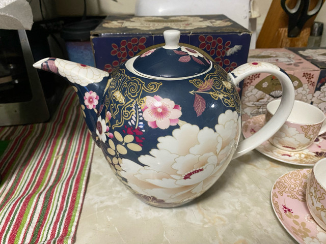 Teapot set in Arts & Collectibles in Saint John