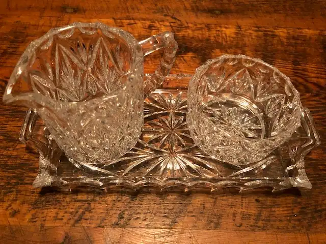 VINTAGE LEAD CRYSTAL CREAMER AND SUGAR BOWL in Arts & Collectibles in West Island - Image 2