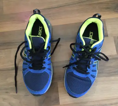 Sport shoes Asics youth size 4, View more