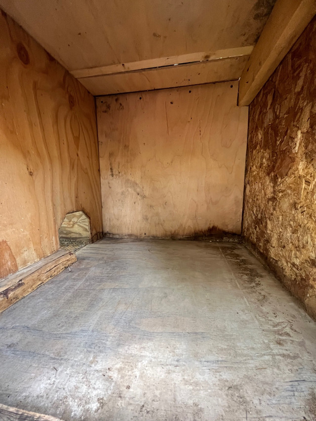 Rabbit hutch with 4 Indoor/Outdoor Enclosures in Accessories in Calgary - Image 3