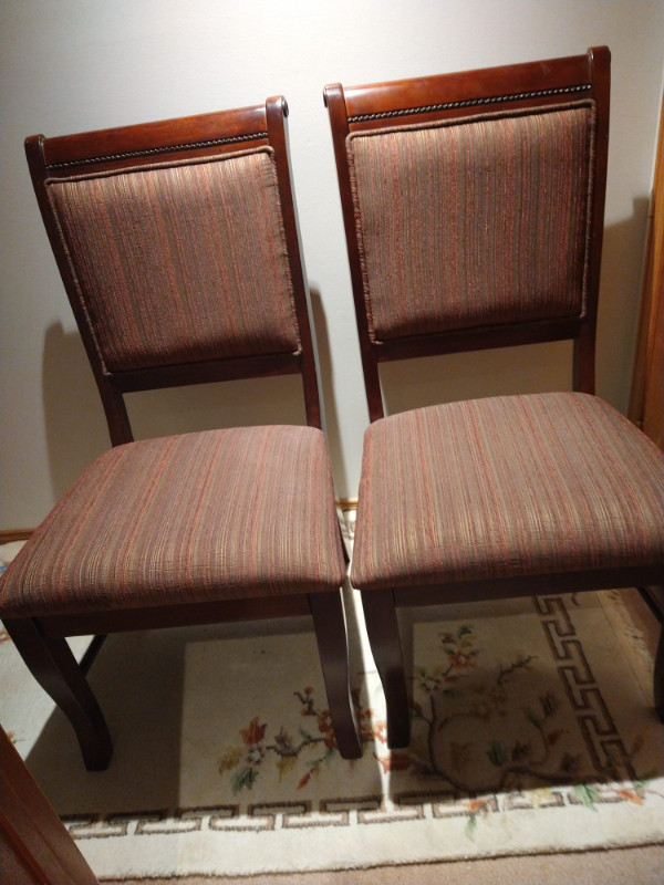 2 Two Beautiful Wooden Chairs Chaises Never Used dans Chaises, Fauteuils inclinables  à Ville de Montréal