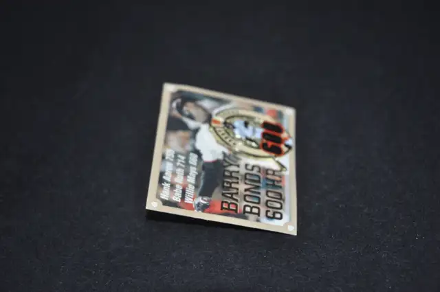 BARRY BONDS COMMEMORATIVE 600 HR PIN With ORIGINAL PACKAGING in Arts & Collectibles in Victoriaville - Image 4