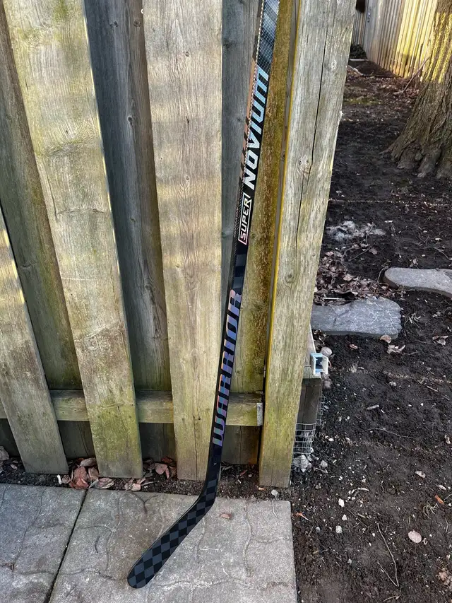 Warrior Super Novium (Right handed) in Hockey in London - Image 10