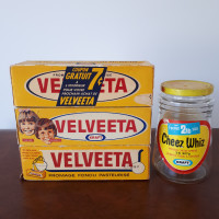 3 boîtes cartons et pot de fromage Velveeta Cheez Whiz Kraft