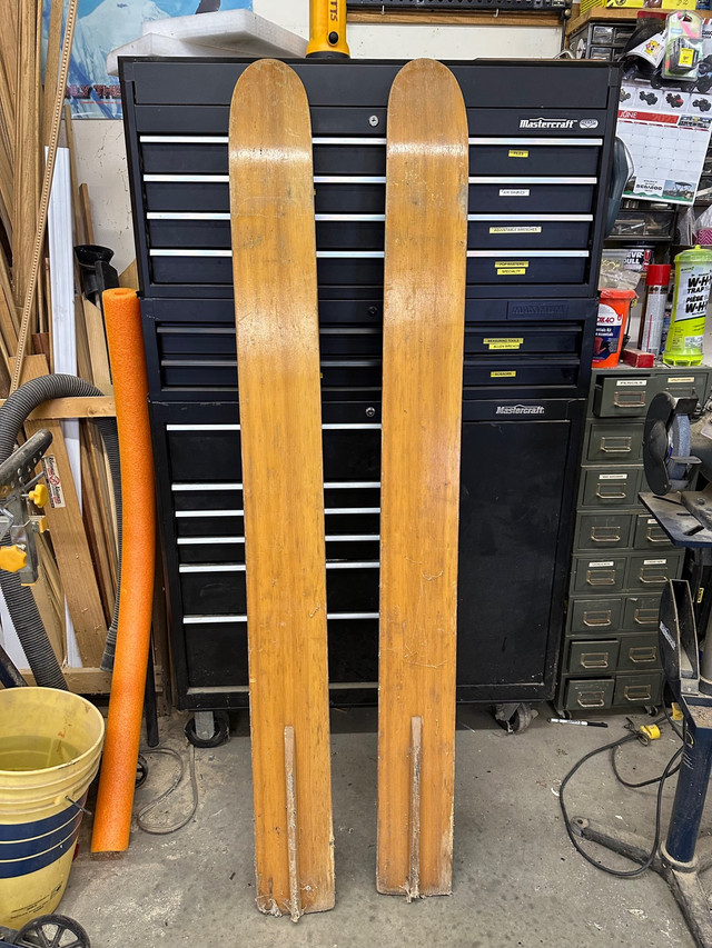 Antique water skis in Arts & Collectibles in Kawartha Lakes - Image 2