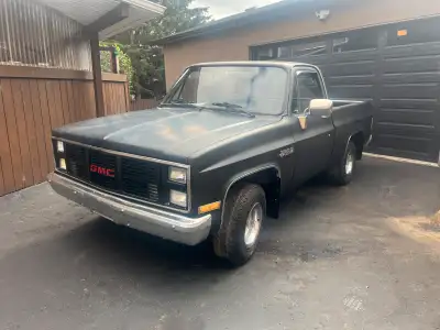 87 GMC , Shortbox 350 FI , new fuel tanks , shocks, complete front end parts and has had wheel align...
