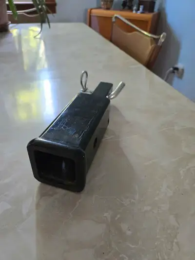 This is a used trailer hitch adapter, ready to help you tow with confidence! It’s sturdy and reliabl...