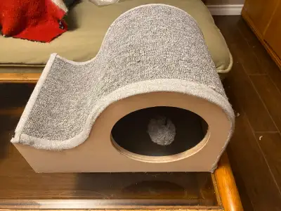Got this as a gift. Too small for my cat. Like new condition.