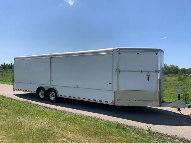 THE ULTIMATE TRAILER! 2006 WELLS CARGO 31' V-NOSE - LIKE NEW! in Cargo & Utility Trailers in Edmonton - Image 3