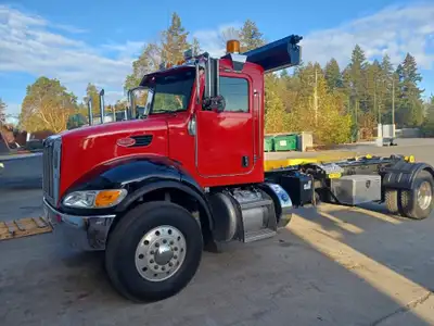 Peterbilt Hook Lift Bin Truck - Only 26,000 Kms! Paccar PX9 engine Allison 6-speed automatic transmi...
