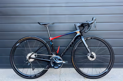 BRAND NEW CONDITION! Not a single scratch on frame or components. No signs of usage. Looks store she...