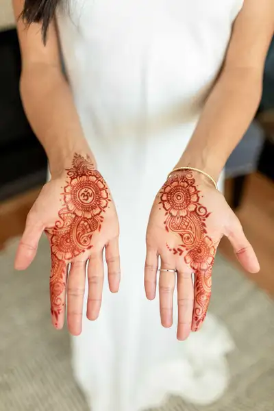 HENNA ARTIST AVAILABLE GTA $7/SIDE SAME DAY BOOK NOW!, View more