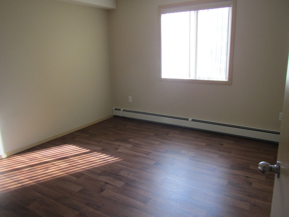 SPACIOUS CORNER APARTMENT 2
